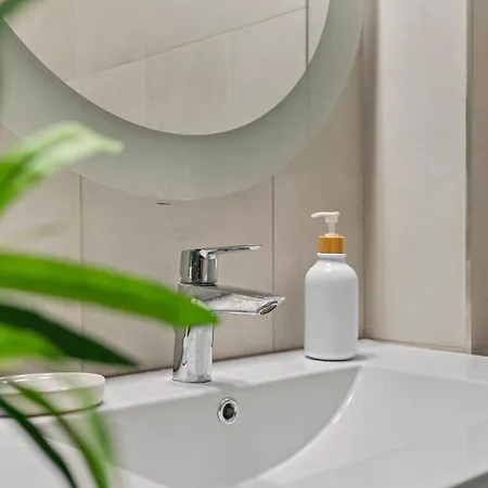 Fireplace Loft 1br Parliament