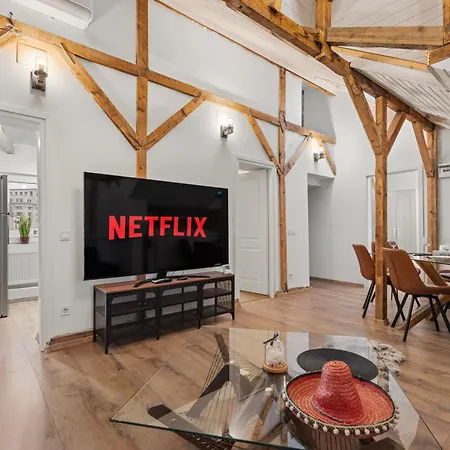 Fireplace Loft 1br Parliament