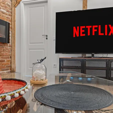 Fireplace Loft 1br Parliament Apartment *