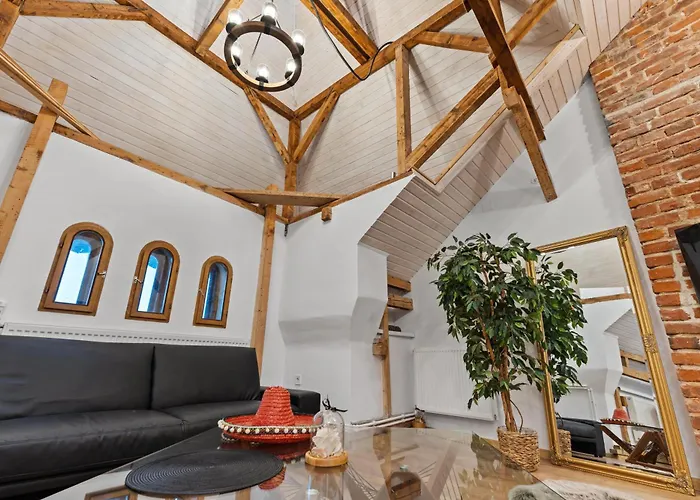 Fireplace Loft Retreat Near Parliament Palace Apartment *