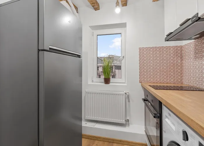 Apartment Fireplace Loft Retreat Near Parliament Palace *