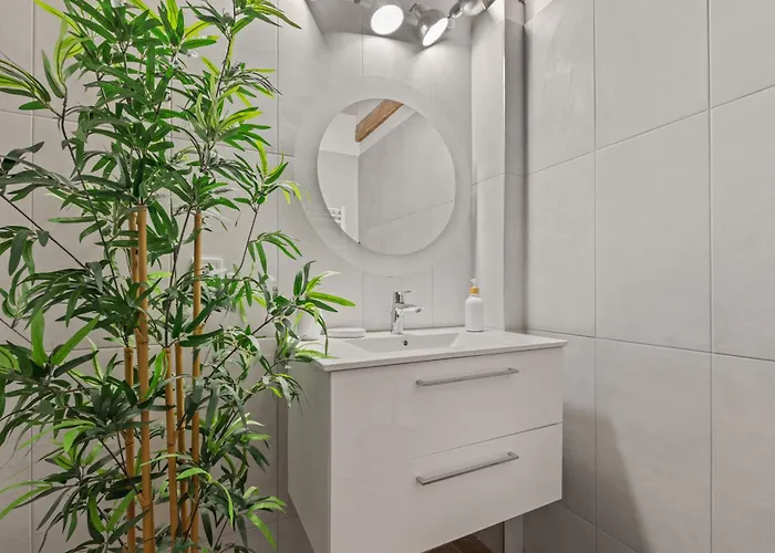 Διαμέρισμα Fireplace Loft Retreat Near Parliament Palace
