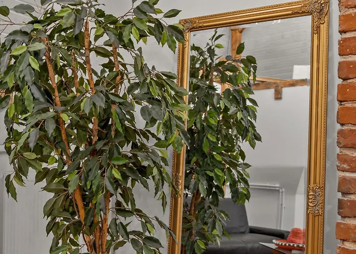 Fireplace Loft Retreat Near Parliament Palace Apartamento
